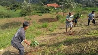 Jambore 4X4 Camp ini diikuti beberapa komunitas otomotif lain, seperti Suzuki Jip Indonesia (SJI), Campervan Jakarta Raya, Jurnalis Solidarity Sukabumi (JSS), Kijang Petarung, D-Cab.id, CJ-id, dan Jurnalis MTB. Ketua Jurnalis 4X4 Joko Supriyana SU mengungkapkan, kegiatan Jambore 4X4 Camp selain untuk merayakan 15 tahun berdirinya komunitas Jurnalis 4X4, juga menjadi ajang silaturahmi dengan komunitas otomotif lain di Jabodetabek dan sekitarnya. 