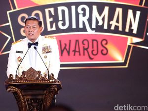 Saat Panglima TNI Beri Kejutan ke Penerima Soedirman Awards 2023