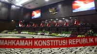 Sidang pengucapan sumpah dipimpin oleh Wakil Ketua MK Saldi Isra. Sidang diawali pembacaan petikan pengangkatan Ketua MK masa jabatan 2023-2028.
