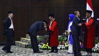 Suhartoyo menyinggung bahwa MK baru saja melewati fase krisis. Dia mengatakan krisis belum pernah terjadi sebelumnya.