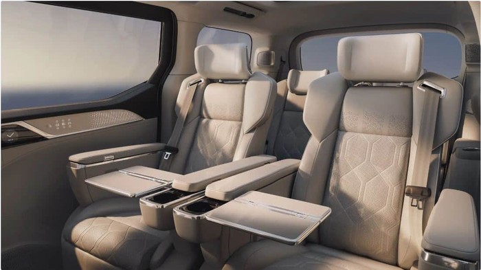 MPV listrik Volvo EM90