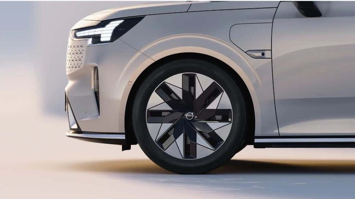 MPV listrik Volvo EM90