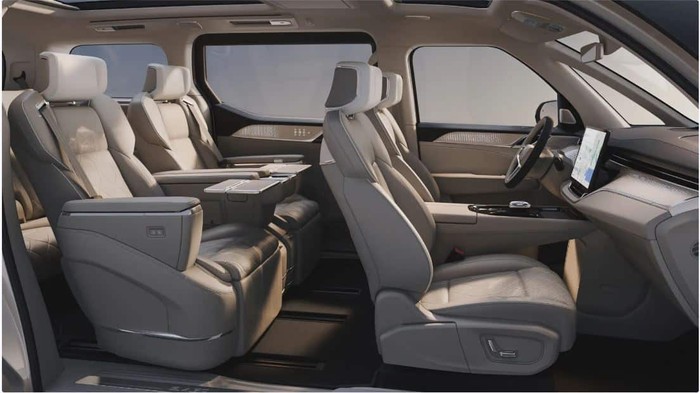 MPV listrik Volvo EM90