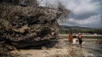 Untuk datang berziarah dan melihat langsung makam Sampara Daeng Malaja, ada dua cara yang bisa ditempuh. Pertama adalah bisa berjalan kaki ketika air laut sedang surut atau naik sampan jika air laut sedang naik.