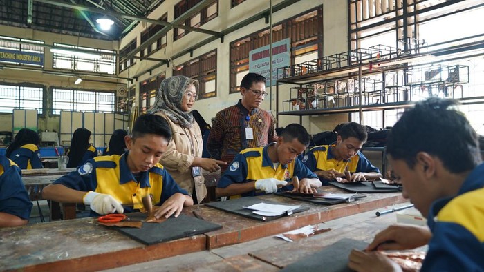 Pabrik Perhiasan Punya SMKN 2 Adiwerna