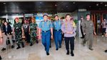 Momen Panglima-Kapolri Doa Bersama hingga Antar Jenderal Agus ke DPR Momen Panglima-Kapolri Doa Bersama hingga Antar Jenderal Agus ke DPR