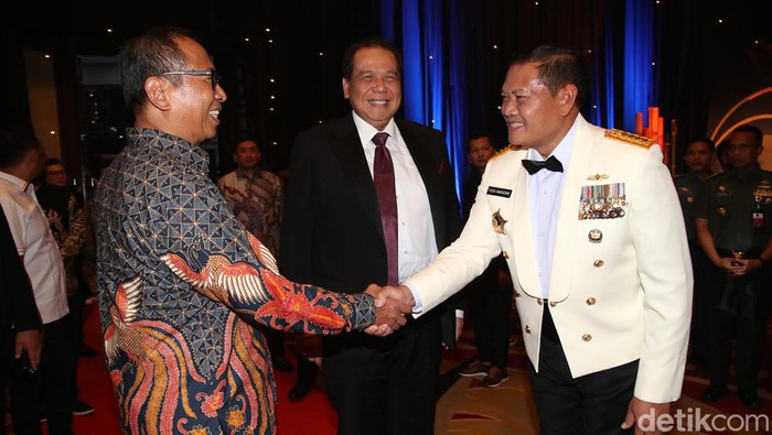 Penganugerahan Soedirman Awards 2023 digelar di Balai Samudera, Kelapa Gading, Jakarta Utara, Senin (13/11/2023). Panglima TNI Laksamana Yudo Margono hadir dalam acara tersebut.