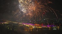Adapun festival diwarnai dengan lampu dan cahaya sebagai lambang kemenangan dan harapan umat manusia.  