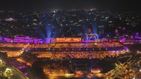 Festival ini biasanya diadakan antara bulan Oktober hingga November, dengan tanggal yang berubah setiap tahun. Penetapan kapan Diwali atau Deepavali dirayakan mengacu pada kalender Hindu. Diwali jatuh pada Amavasya atau bulan lalu pada hari ke-15 bulan Kartik dari Kalender Hindu.  