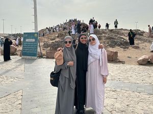 Pemenang Emeron Hijab Hunt 2023 Kunjungi Masjid Quba, Madinah, Dilirik Turis