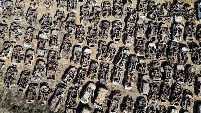 Penampakan Ribuan Bangkai Mobil Korban Perang Israel Vs Hamas A view of vehicles destroyed by Hamas during the October 7th attack on Israel, collected in a field near the Israel-Gaza border, Israel October 30, 2023. REUTERS/Ilan Rosenberg TPX IMAGES OF THE DAY