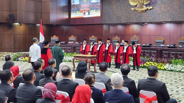 Pengambilan sumpah Ketua MK (Adrial-detikcom)