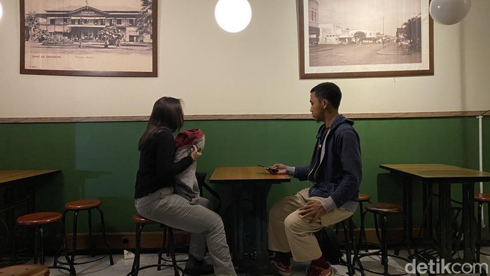 Pengunjung kafe.