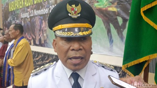 Penjabat (Pj) Bupati Alor Zeth Sony Libing. (Foto: Simon Selly/detikBali)