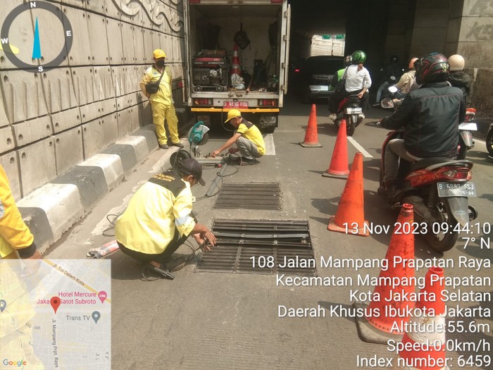 Perbaikan tutup got di Underpass Mampang Prapatan, 13 November 2023. (Dok Dinas Bina Marga DKI)