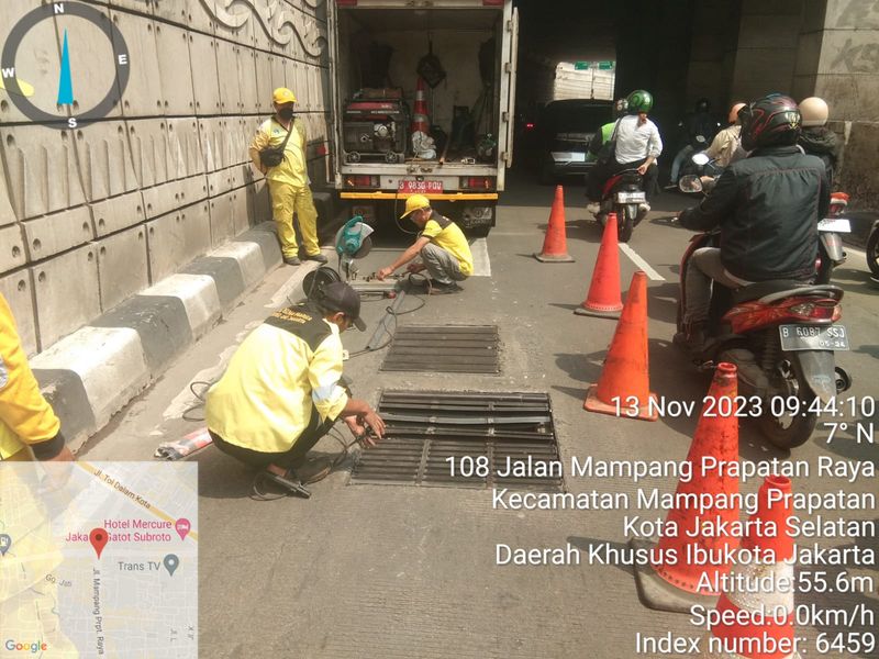 Perbaikan tutup got di Underpass Mampang Prapatan, 13 November 2023. (Dok Dinas Bina Marga DKI)