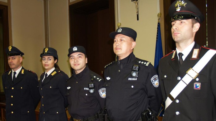 Polisi China di Italia