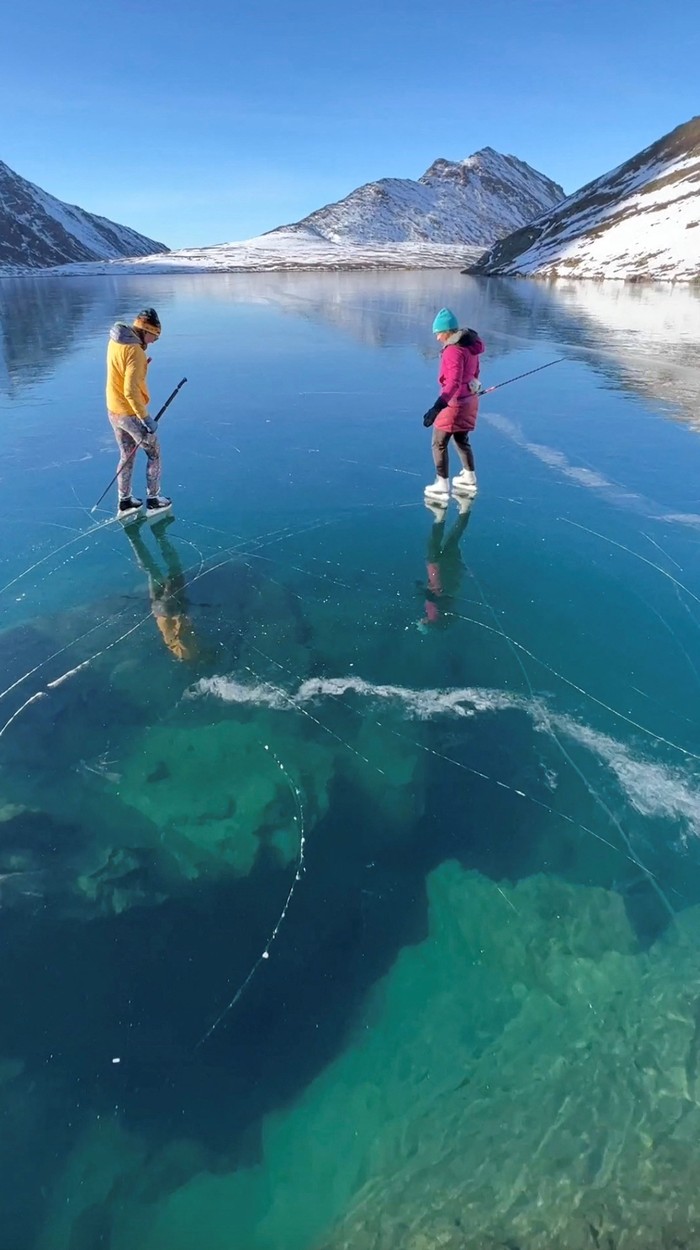 A man skates over a rare ice window created due to frozen alpine lakes in Rabbit Lake, Alaska, U.S., October 26, 2023, in this picture obtained from social media. Luc Mehl/via REUTERS  THIS IMAGE HAS BEEN SUPPLIED BY A THIRD PARTY. MANDATORY CREDIT. NO RESALES. NO ARCHIVES.