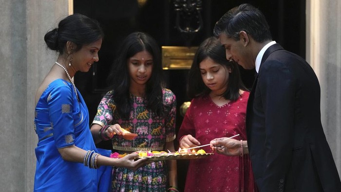 Britain's Prime Minister Rishi Sunak, right, lights the candles with his wife Akshata Murty and daughters to celebrate Diwali at 10 Downing Street in London, Sunday, Nov. 12, 2023. Diwali is known as the Festival of Lights. (AP Photo/Kin Cheung)