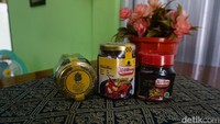 Ibu-ibu pasti suka nih, ini adalah nanas yang diolah menjadi sambal. Wangi dan rasa khas nanas berpadu dengan cabai menjadikannya sambal yang segar.  