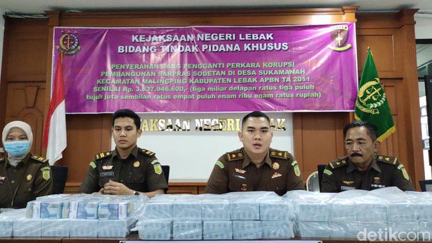 Ratu Lilis Karyawati, adik tiri Ratu Atut Chosiyah, mengembalikan uang pengganti Rp 3,8 miliar terkait korupsi proyek sodetan Cibinuangeun tahun 2011. (Fathul R/detilkcom)