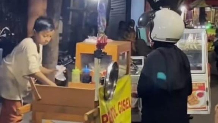 rido penjual pentol di surabaya
