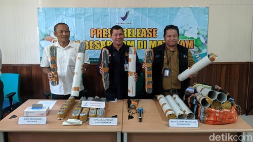 Rilis kasus penangkapan obat ilegal di Kantor BBPOM Mataram.