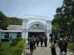 Belajar Sejarah di Keraton Kasepuhan Cirebon, Ini Harga Tiketnya