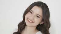 Ditanya kapan menikah, Sarah Menzel tak bisa memastikan, namun yang pasti hubungannya dengan Azriel Hermansyah dijalani secara serius. (Foto: dok Instagram)