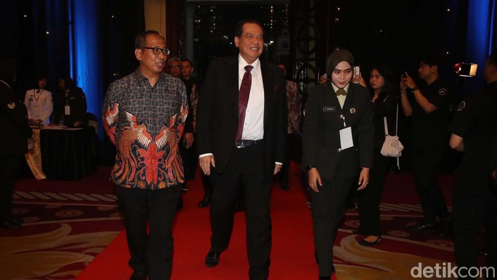 Semringah Chairul Tanjung di Soedirman Awards 2023 Penganugerahan Soedirman Awards 2023 digelar malam ini. Founder and Chairman CT Corp Chairul Tanjung (CT) dan sejumlah tokoh turut hadir.