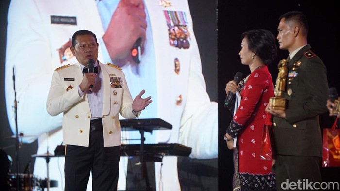 Senyum 'Pahlawan' Penjaga Wilayah NKRI Peraih Soedirman Awards 2023 Penghargaan Soedirman Awards 2023 kategori Tentara Penjaga Wilayah NKRI telah diberikan. Ini dia para prajurit dari tiga matra peraih penghargaan tersebut.