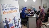 Jika nasabah mengalami kesulitan saat melakukan transaksi segera datangi Kantor BRI Unit Tanah Lemo. Para pegawai akan siap mendengar kesulitan dan kendala nasabah.