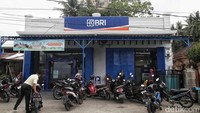 Selain itu, layanan ATM di Kantor BRI Unit Tanah Lemo juga setiap hari ramai didatangi penduduk untuk melakukan berbagai transaksi.