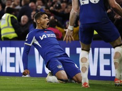 Thiago Silva mencetak satu gol dalam laga dramatis Chelsea vs Manchester City di akhir pekan kemarin yang berakhir 4-4. Silva mencetak gol di usia 39 tahun, 51 hari (Reuters)