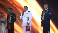 Penerima penghargaan Soedirman Awards 2023 kategori Tentara Berdedikasi TNI Angkatan Laut telah diumumkan. Penghargaan ini diterima oleh Mayor Laut (P) Nabil (tengah) yang menjabat sebagai Perwira Pelaksana di Pangkalan Angkatan Laut (Lanal) Tanjungbalai, Sumatera Utara (Sumut).