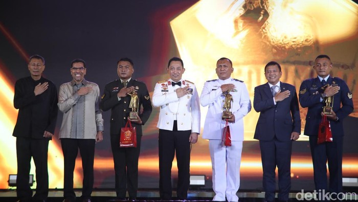 Tiga Sosok Prajurit Peraih Tentara Berdedikasi di Soedirman Awards 2023 Tiga Sosok Prajurit Peraih Tentara Berdedikasi di Soedirman Awards 2023