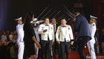 Tradisi Pedang Pora Sambut Kedatangan CT-Kapolri di Soedirman Awards 2023