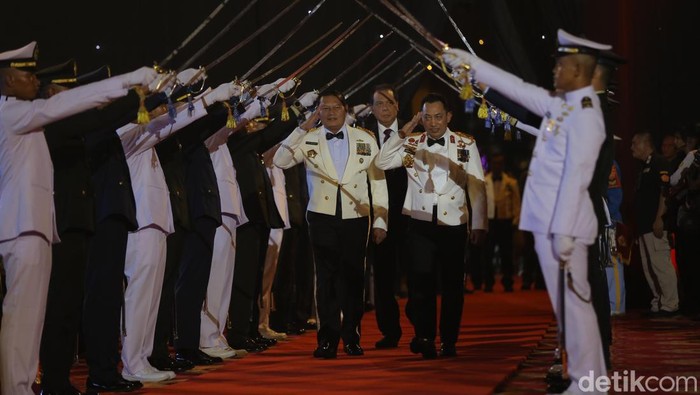 Tradisi Pedang Pora Sambut Kedatangan CT hingga Kapolri di Soedirman Awards 2023