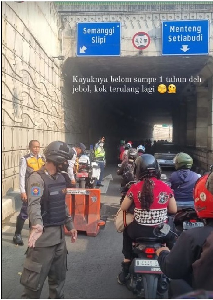 Warga keluhkan macet di di Underpass Mampang Jaksel