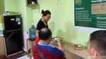 Potret Warung Penyetan Cece yang Bikin Pengunjung Sering Gagal Fokus