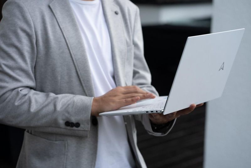 Zenbook S 13 OLED (UM5302)