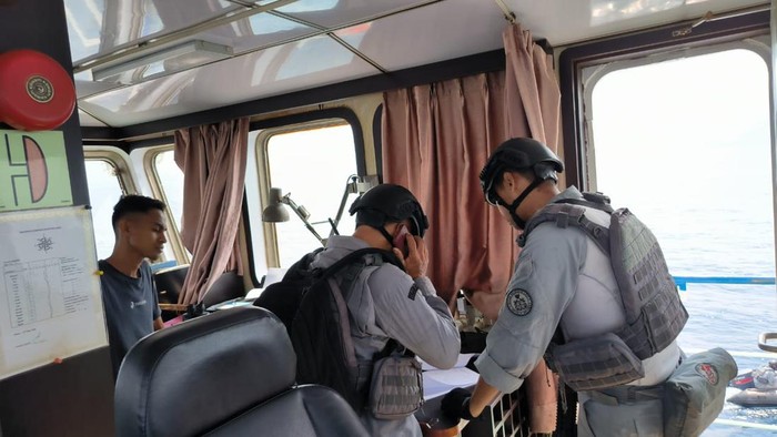 3 Kapal Bermuatan Nikel Ilegal Diringkus Bakamla di Sulteng 3 Kapal Bermuatan Nikel Ilegal Diringkus Bakamla di Sulteng