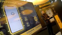 Iklan M2U Maybank Indonesia 2023 menampilkan persona-persona yang mewakili profil nasabah Maybank Indonesia dan di saat yang sama memvisualisasikan semangat Bank untuk selalu siap dalam mendukung nasabah mencapai jenjang kehidupan yang lebih sejahtera dan tumbuh bersama, sejalan dengan misi, Humanising Financial Services.