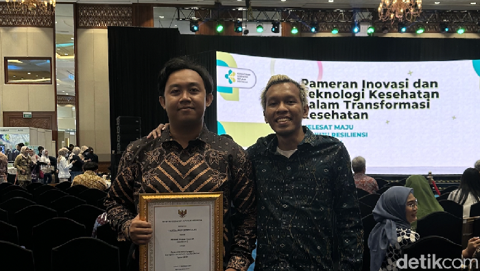 Reporter detikcom Ahmad Thovan Sugandi juara kompetisi jurnalistik Kemenkes 2023