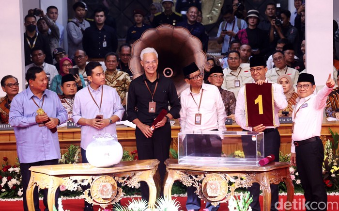 Komisi Pemilihan Umum RI melakukan pengundian nomor urut peserta Pilpres 2024, Selasa (14/11/2023). Anies-Imin mendapat nomor urut 1.