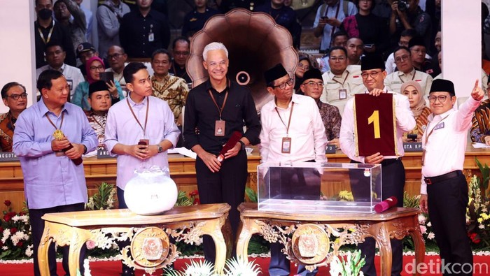 Komisi Pemilihan Umum RI melakukan pengundian nomor urut peserta Pilpres 2024, Selasa (14/11/2023). Anies-Imin mendapat nomor urut 1.