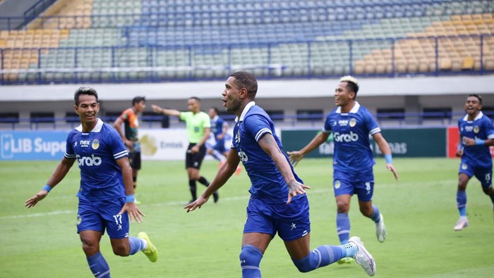 Augusto Neto usai mencetak gol di laga PSKC Cimahi vs PSIM Jogja, Senin (13/11/2023).