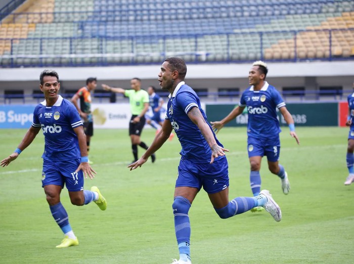 Augusto Neto usai mencetak gol di laga PSKC Cimahi vs PSIM Jogja, Senin (13/11/2023).