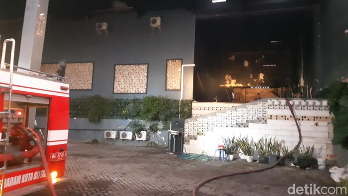 Bangunan Cafe di Kota Blitar Terbakar, Kerugian hingga Rp 400 Juta