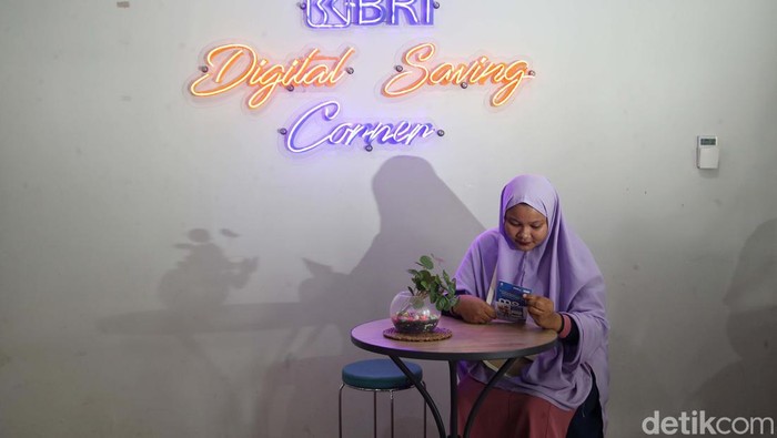 BRI Melayani Setulus Hati di Ujung Sulawesi Kantor cabang BRI hadir di ujung Sulawesi. Mereka memberikan kemudahan bertransaksi kepada warga Bulukumba, Sulawesi Selatan.